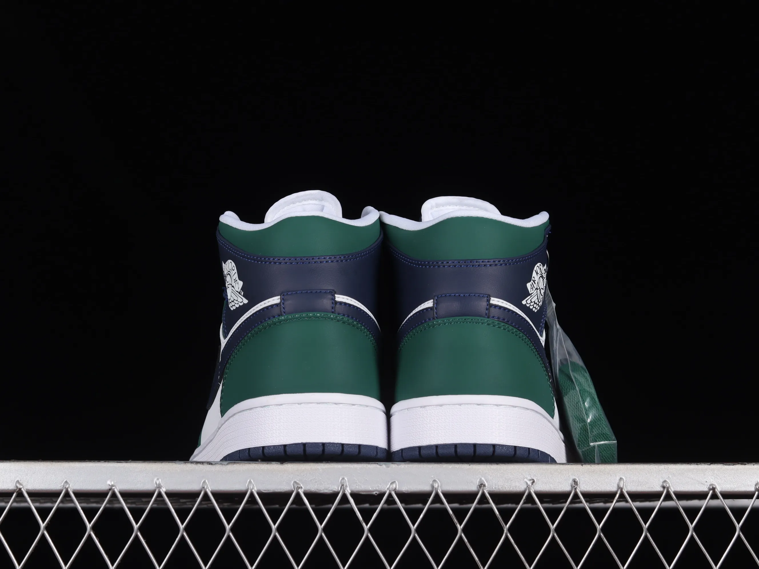 All categories Air Jordan Jordan series basketball shoes Air Jordan 1 Mid Air Jordan 1 Mid SE AJ1 Joe 1 navy blue and green color matching Zhongbang basketball shoes DZ5326-300